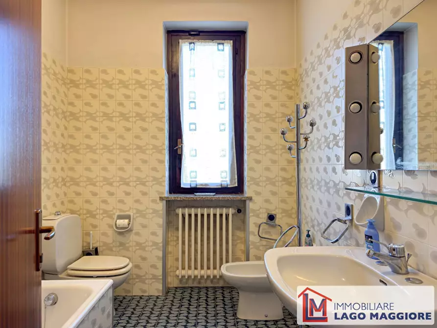 Immagine 37 di Villa in vendita  in Via Mazzini 21 a Ispra