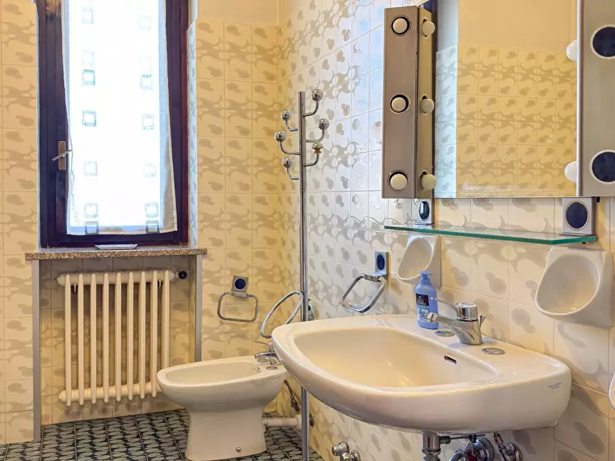 Immagine 38 di Villa in vendita  in Via Mazzini 21 a Ispra