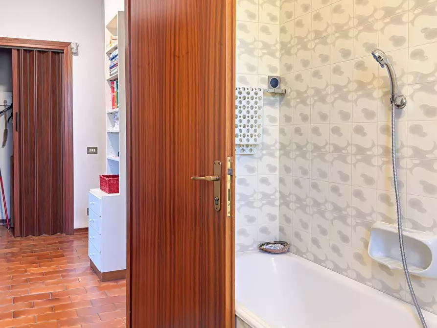 Immagine 39 di Villa in vendita  in Via Mazzini 21 a Ispra