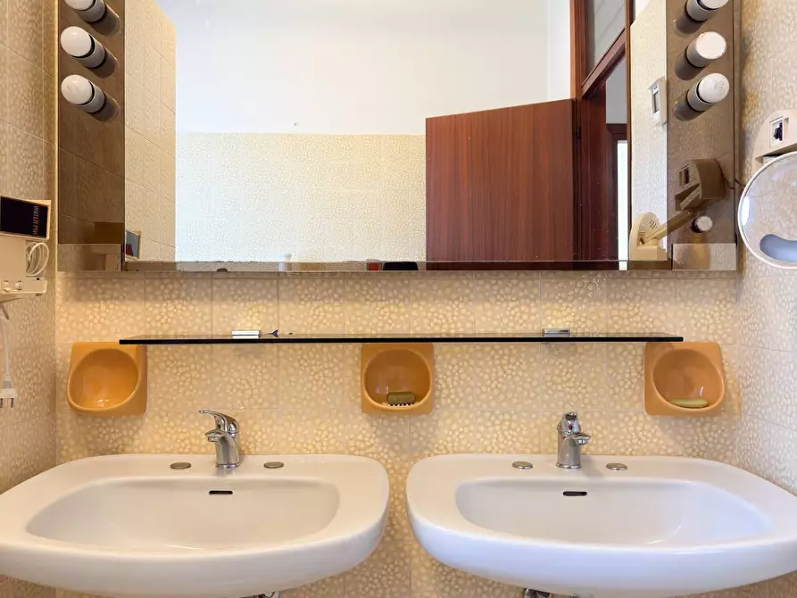 Immagine 44 di Villa in vendita  in Via Mazzini 21 a Ispra