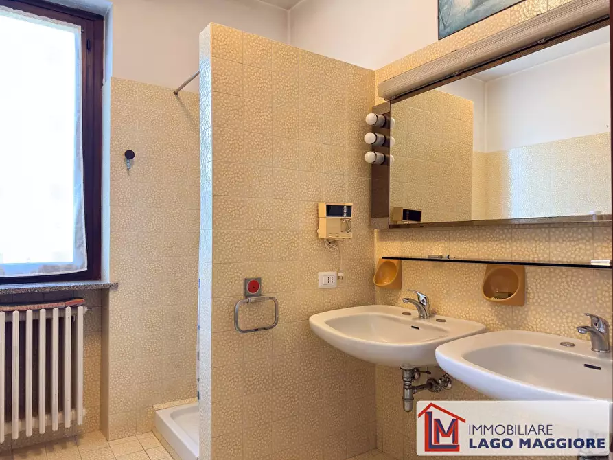 Immagine 45 di Villa in vendita  in Via Mazzini 21 a Ispra