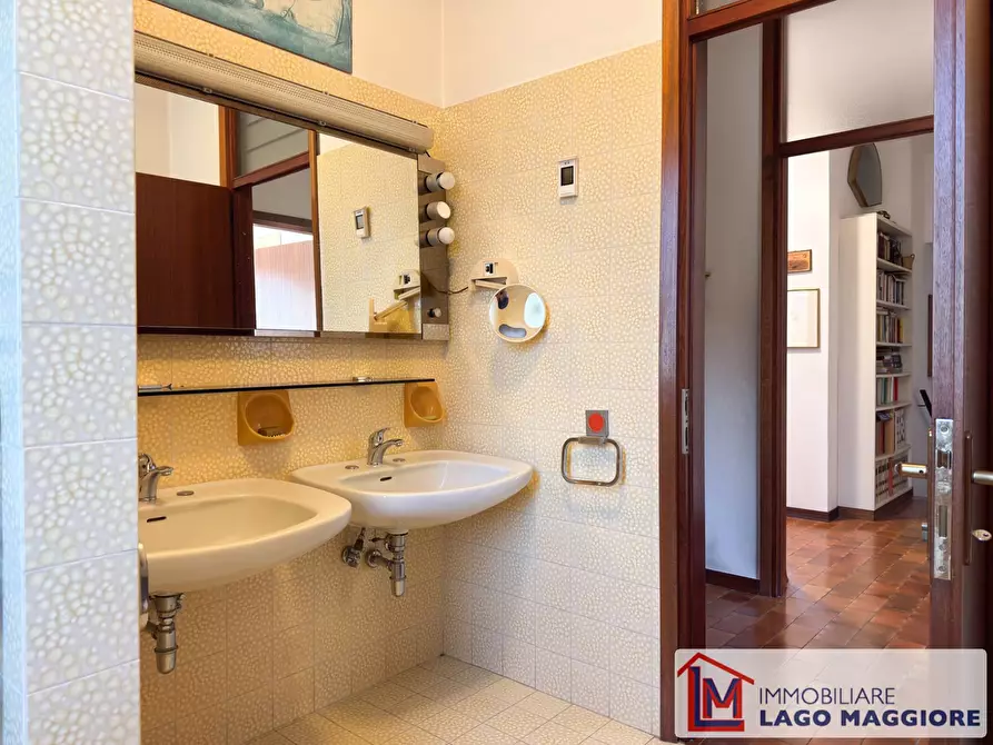 Immagine 46 di Villa in vendita  in Via Mazzini 21 a Ispra