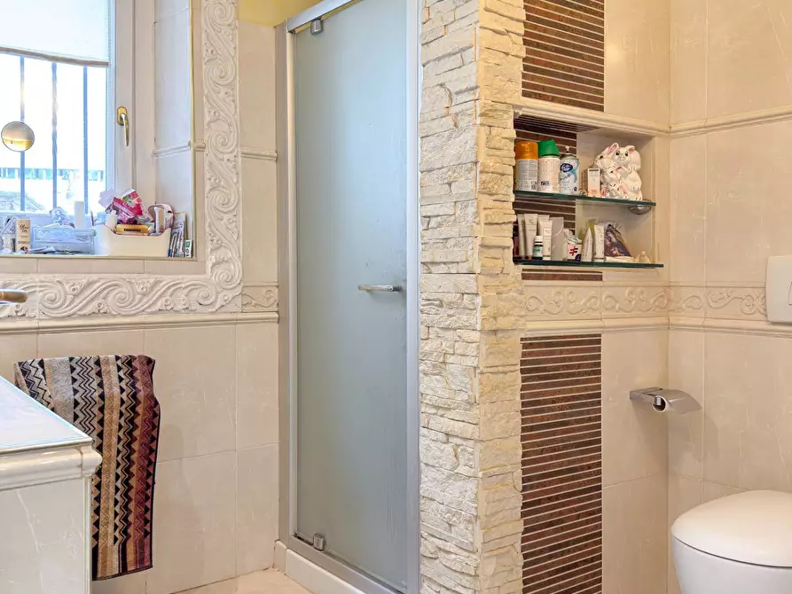 Immagine 24 di Villa in vendita  in Via Fiume 46 a Varese
