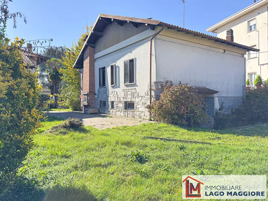 Immagine 1 di Villa in vendita  in Via Sempione 13 a Sesto Calende