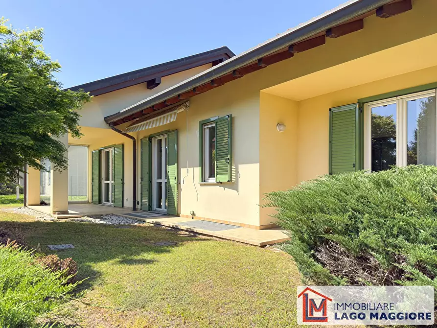 Immagine 5 di Villa in vendita  in Via dell'acquario 14 a Angera