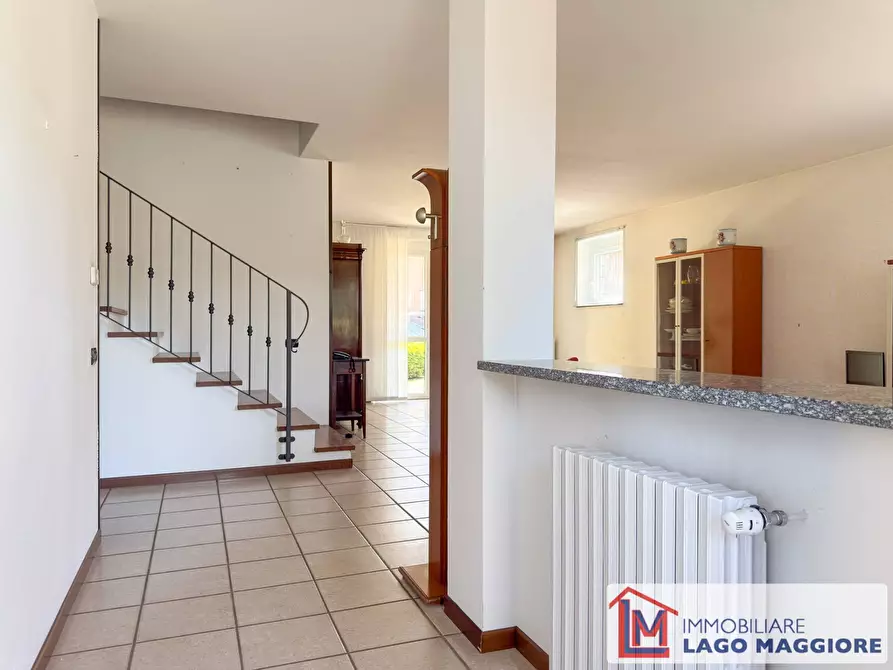 Immagine 8 di Villa in vendita  in Via dell'acquario 14 a Angera