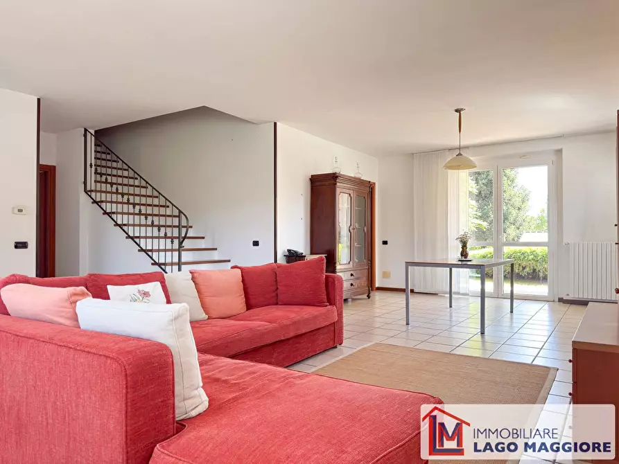 Immagine 10 di Villa in vendita  in Via dell'acquario 14 a Angera