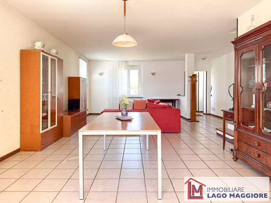 Immagine 12 di Villa in vendita  in Via dell'acquario 14 a Angera