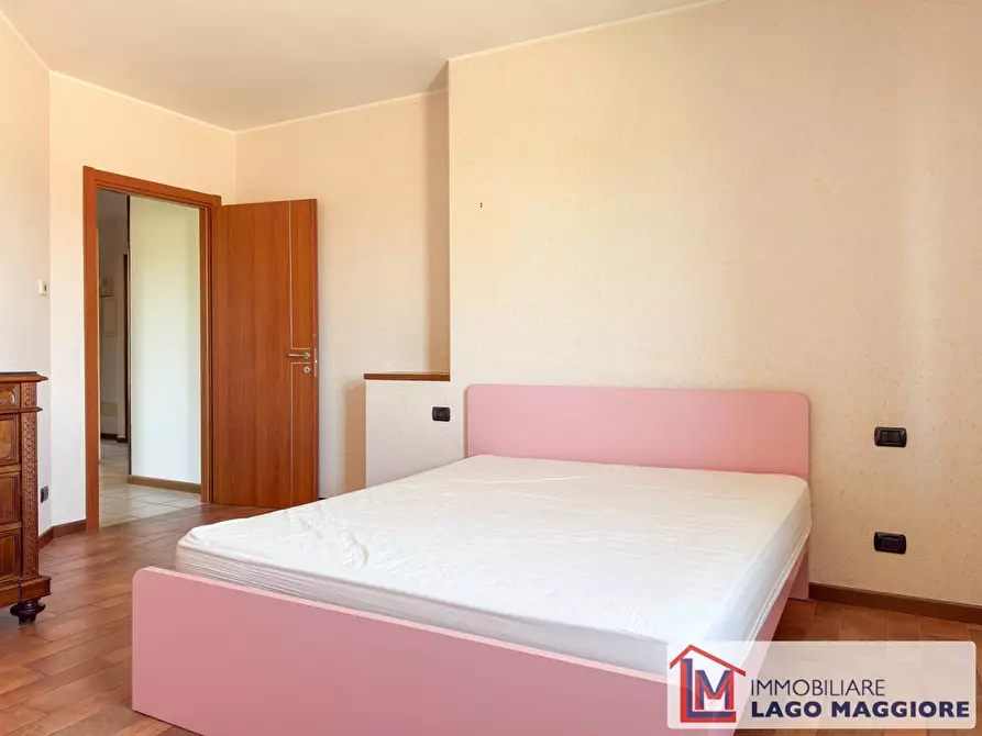 Immagine 18 di Villa in vendita  in Via dell'acquario 14 a Angera