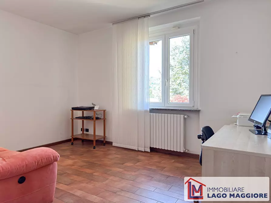 Immagine 23 di Villa in vendita  in Via dell'acquario 14 a Angera
