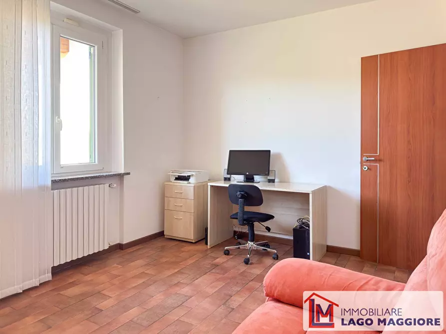Immagine 25 di Villa in vendita  in Via dell'acquario 14 a Angera