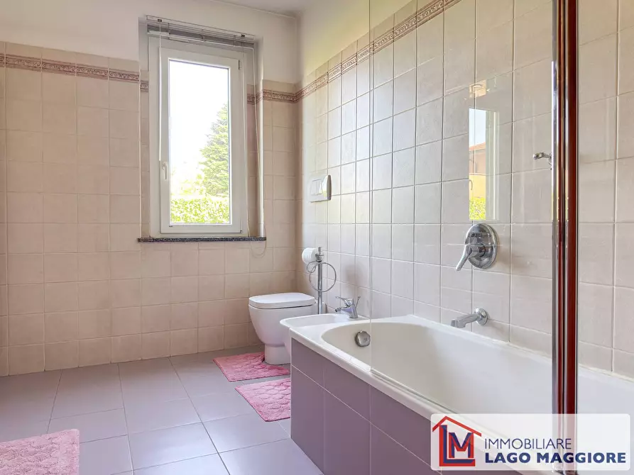 Immagine 28 di Villa in vendita  in Via dell'acquario 14 a Angera