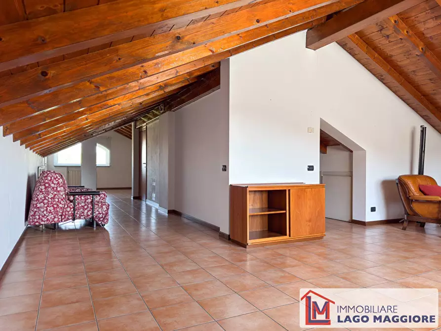 Immagine 32 di Villa in vendita  in Via dell'acquario 14 a Angera