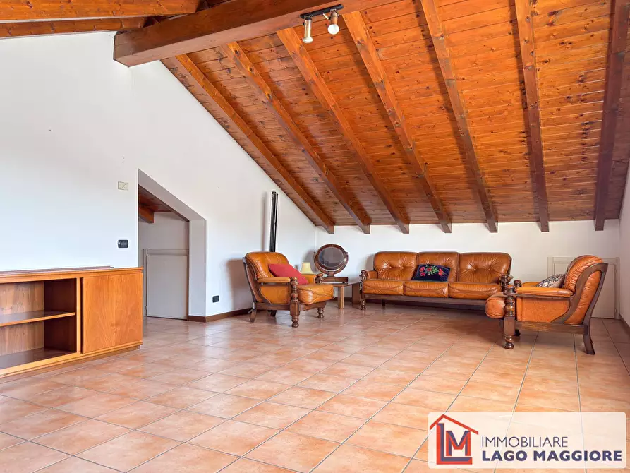 Immagine 33 di Villa in vendita  in Via dell'acquario 14 a Angera