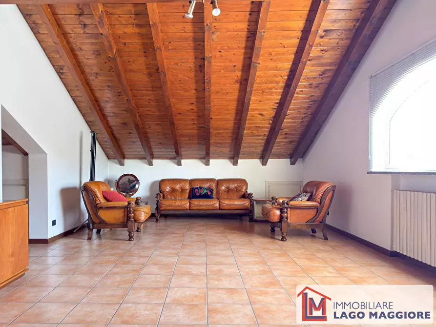 Immagine 34 di Villa in vendita  in Via dell'acquario 14 a Angera