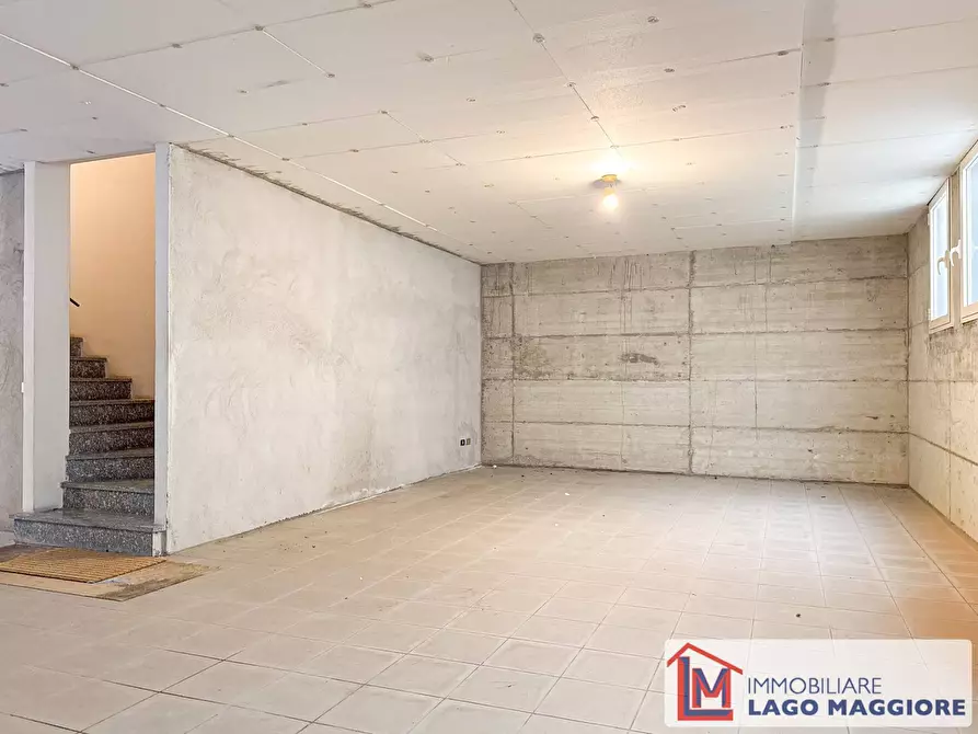 Immagine 37 di Villa in vendita  in Via dell'acquario 14 a Angera