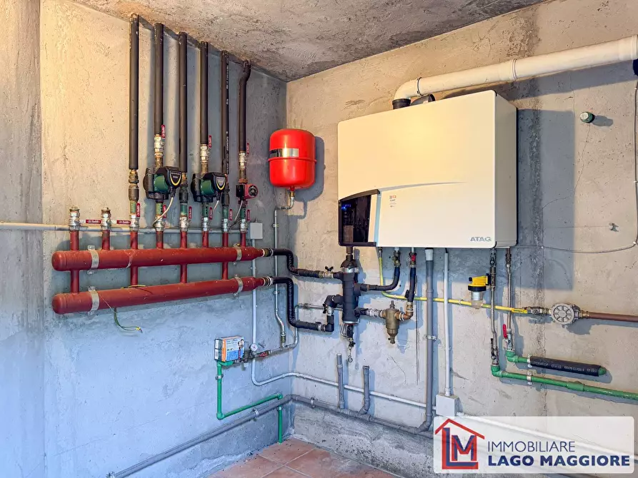 Immagine 39 di Villa in vendita  in Via dell'acquario 14 a Angera