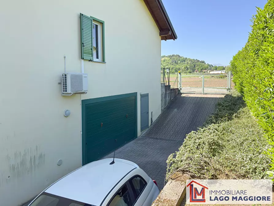Immagine 40 di Villa in vendita  in Via dell'acquario 14 a Angera