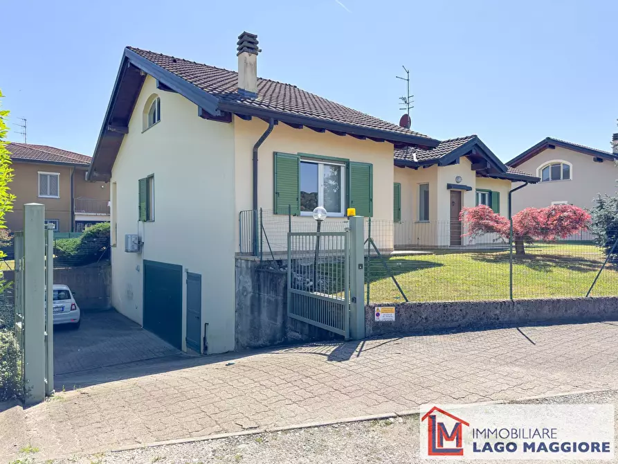 Immagine 42 di Villa in vendita  in Via dell'acquario 14 a Angera