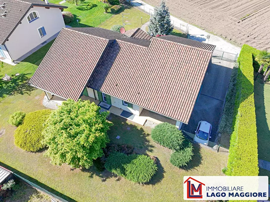 Immagine 44 di Villa in vendita  in Via dell'acquario 14 a Angera