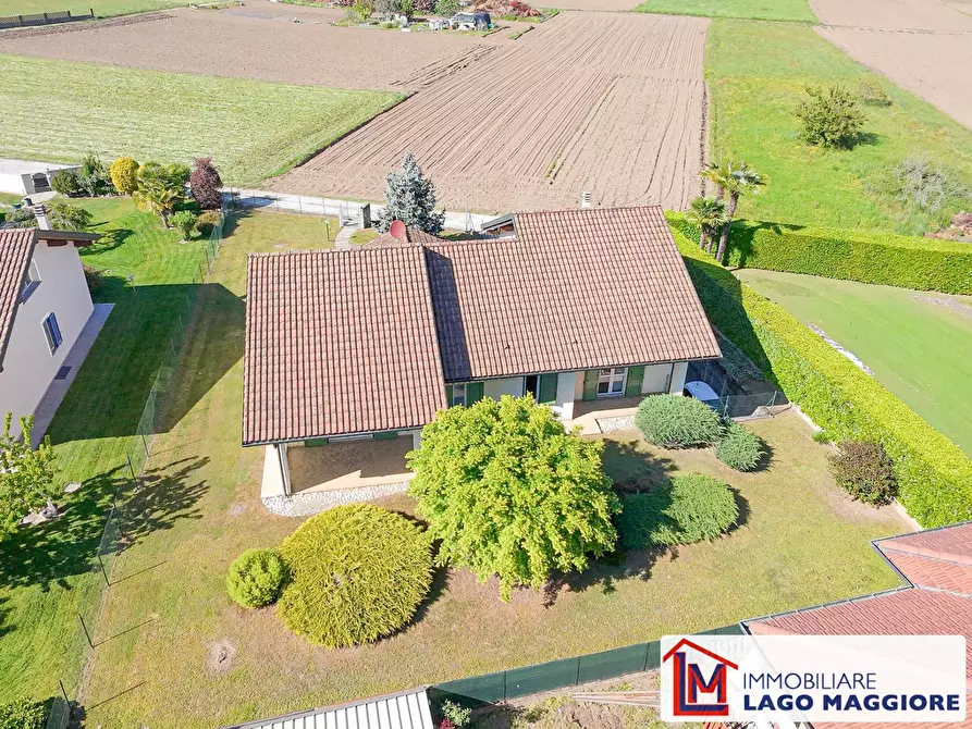 Immagine 45 di Villa in vendita  in Via dell'acquario 14 a Angera