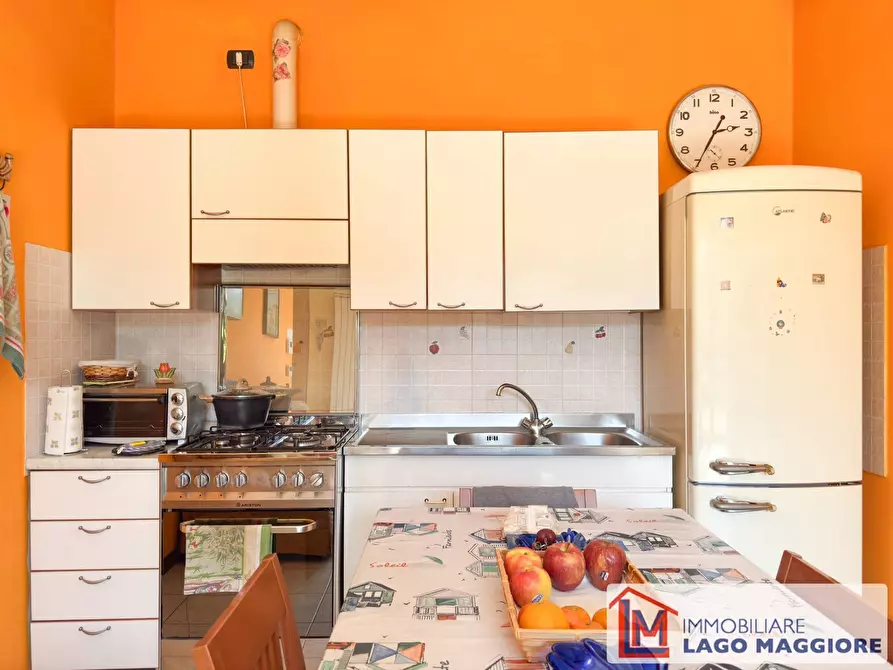 Immagine 14 di Appartamento in vendita  in Via Lavorascio 193 a Ispra