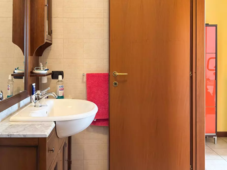 Immagine 31 di Appartamento in vendita  in Via Lavorascio 193 a Ispra
