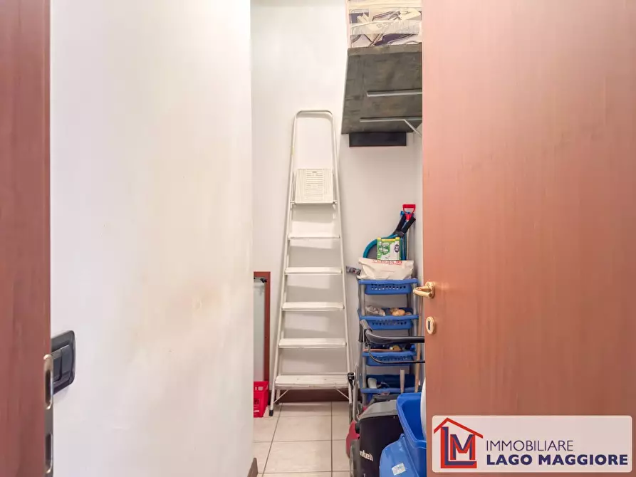 Immagine 32 di Appartamento in vendita  in Via Lavorascio 193 a Ispra
