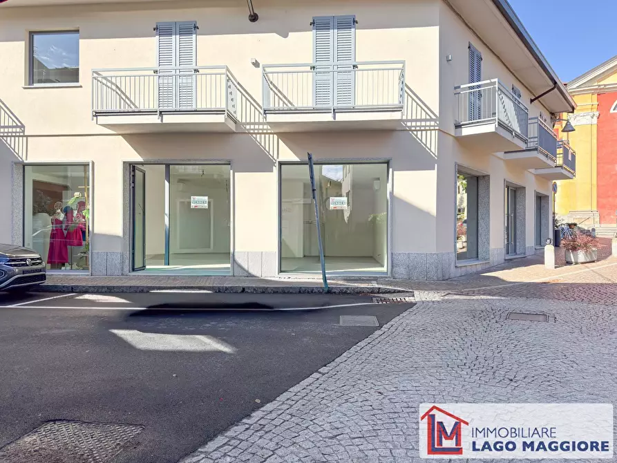 Immagine 1 di Negozio in vendita  in Via Piave 14 a Ispra