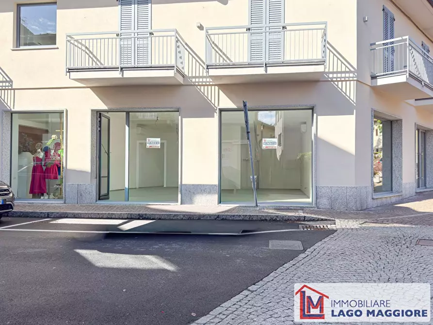 Immagine 2 di Negozio in vendita  in Via Piave 14 a Ispra