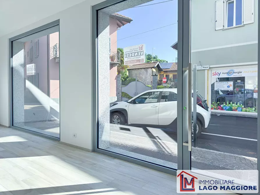 Immagine 11 di Negozio in vendita  in Via Piave 14 a Ispra