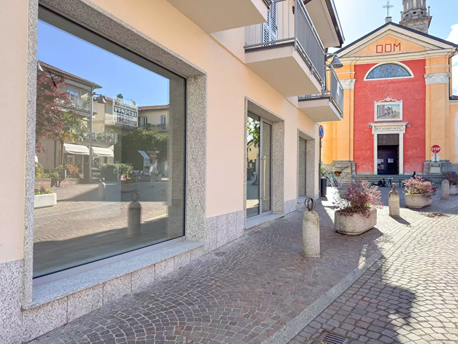 Immagine 3 di Negozio in vendita  in Via Piave 14 a Ispra