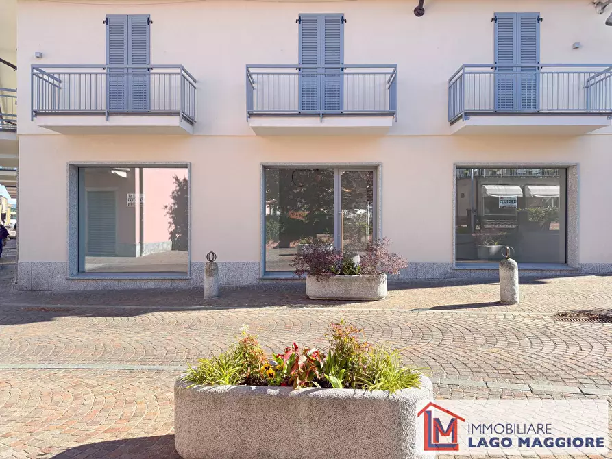 Immagine 5 di Negozio in vendita  in Via Piave 14 a Ispra