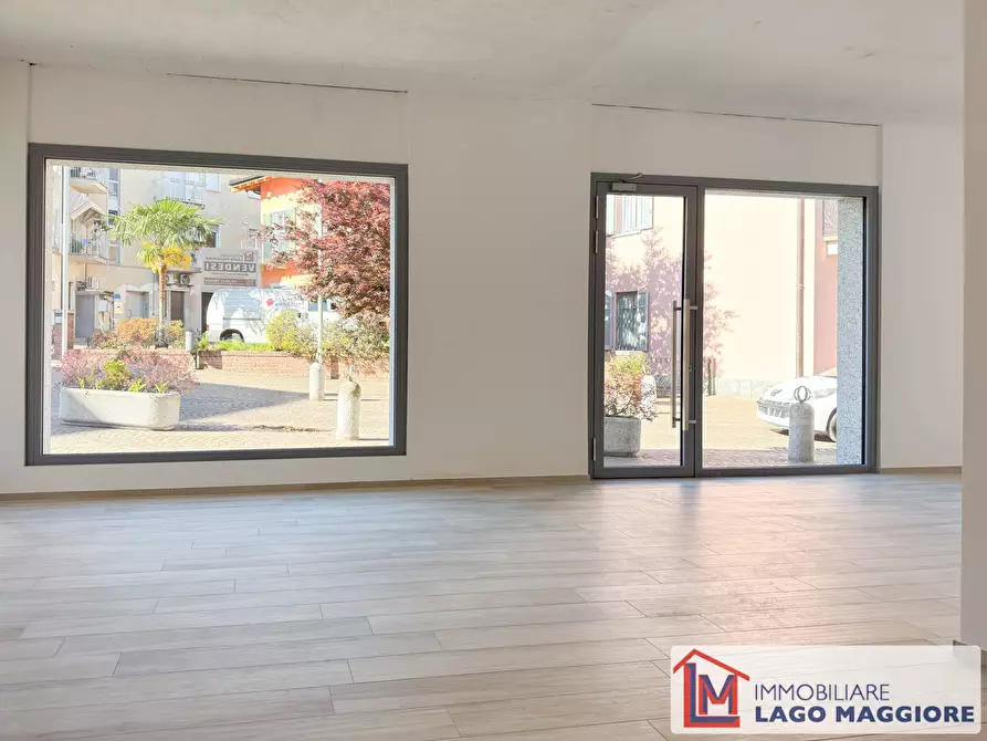 Immagine 9 di Negozio in vendita  in Via Piave 14 a Ispra