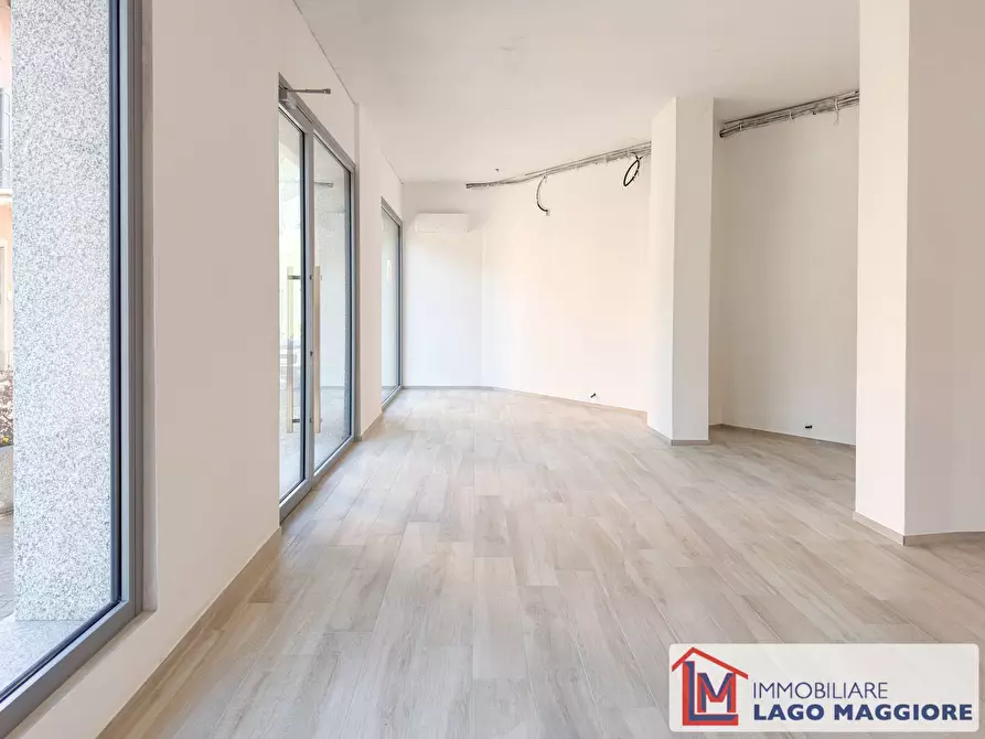 Immagine 11 di Negozio in vendita  in Via Piave 14 a Ispra