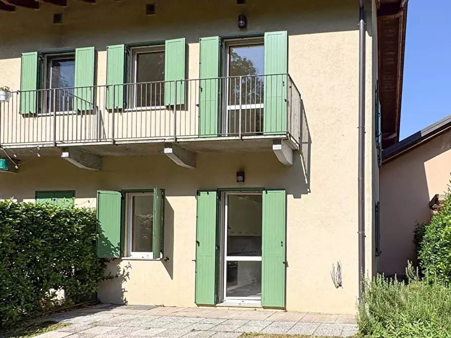 Immagine 1 di Villetta a schiera in vendita  in Via Milano 1037 a Ispra