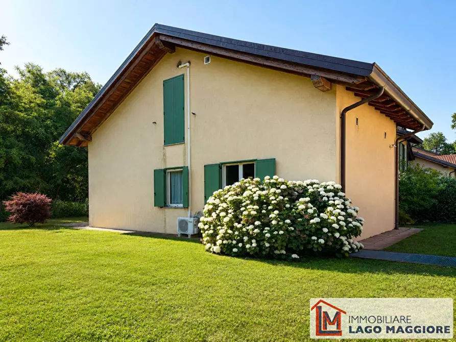Immagine 2 di Villa in vendita  in Via Milano 1037 a Ispra