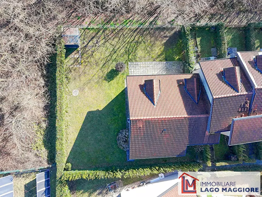 Immagine 3 di Villa in vendita  in Via Milano 1037 a Ispra