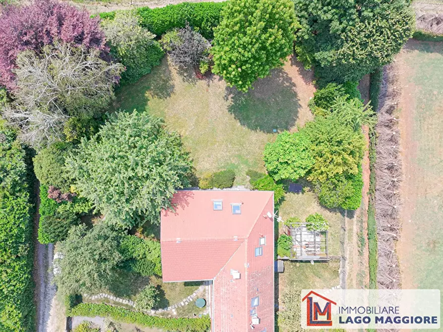 Immagine 1 di Villa in vendita  in Via Monzeglio 86 a Ispra