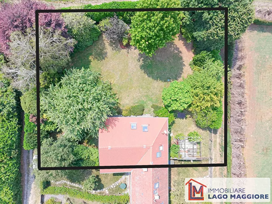Immagine 2 di Villa in vendita  in Via Monzeglio 86 a Ispra