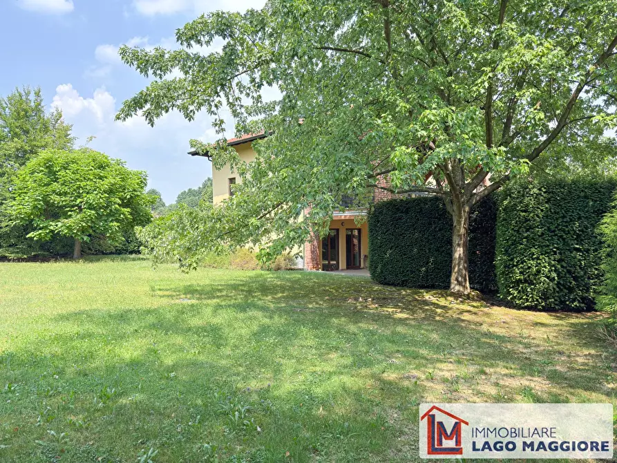 Immagine 11 di Villa in vendita  in Via Monzeglio 86 a Ispra