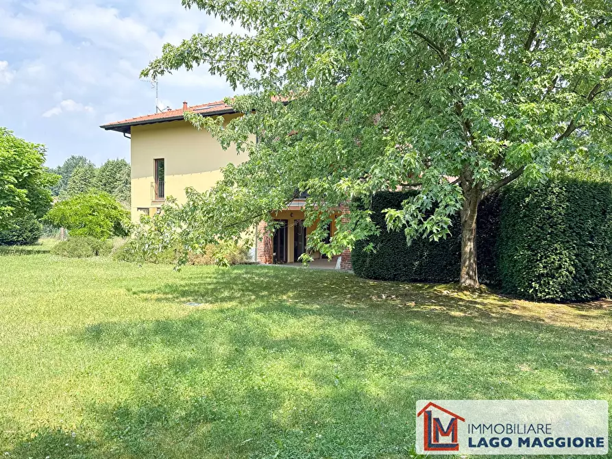 Immagine 14 di Villa in vendita  in Via Monzeglio 86 a Ispra