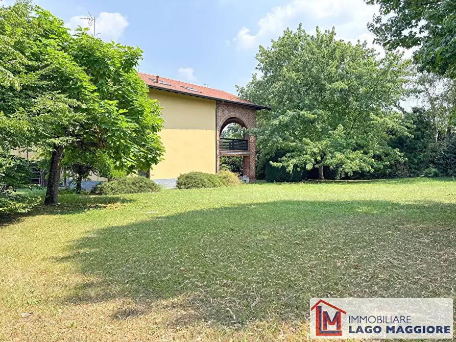 Immagine 15 di Villa in vendita  in Via Monzeglio 86 a Ispra