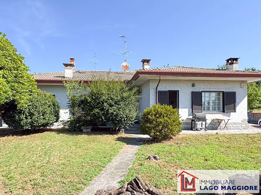 Immagine 1 di Villa in vendita  in Via delle Motte 129 a Ispra