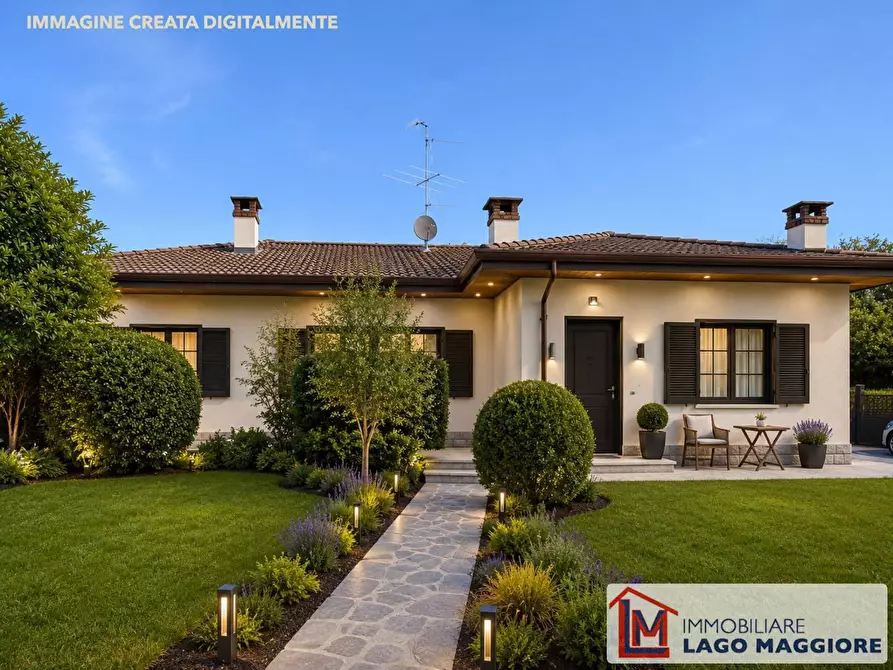 Immagine 2 di Villa in vendita  in Via delle Motte 129 a Ispra