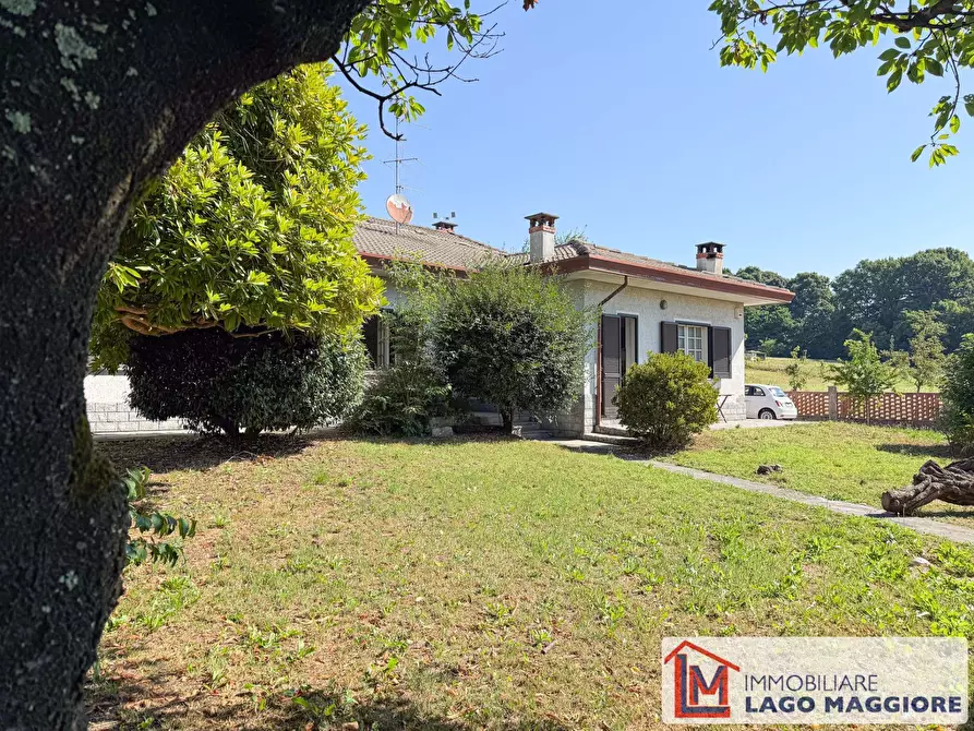 Immagine 6 di Villa in vendita  in Via delle Motte 129 a Ispra