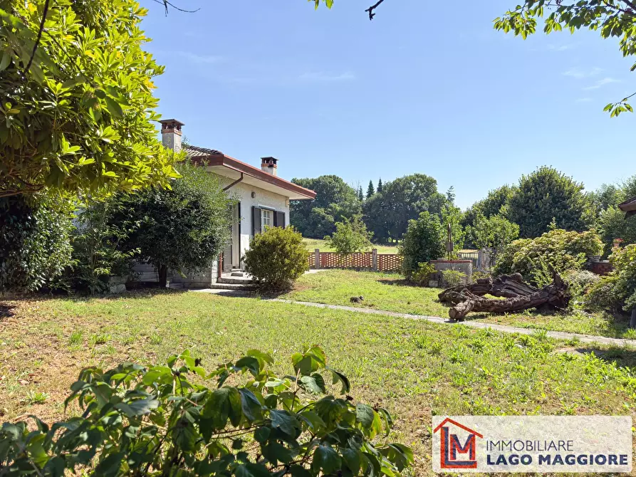 Immagine 7 di Villa in vendita  in Via delle Motte 129 a Ispra