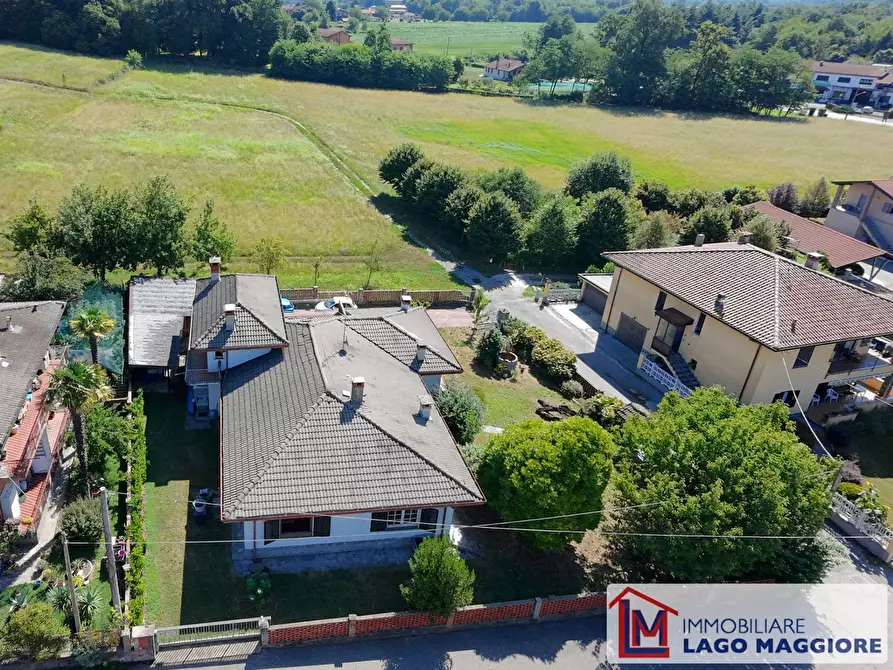 Immagine 9 di Villa in vendita  in Via delle Motte 129 a Ispra