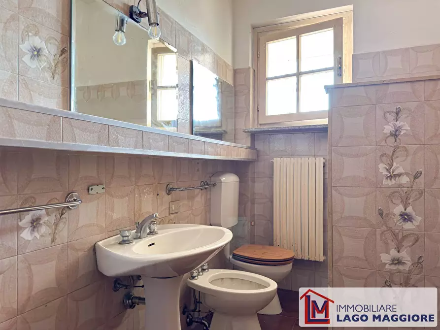 Immagine 21 di Villa in vendita  in Via delle Motte 129 a Ispra