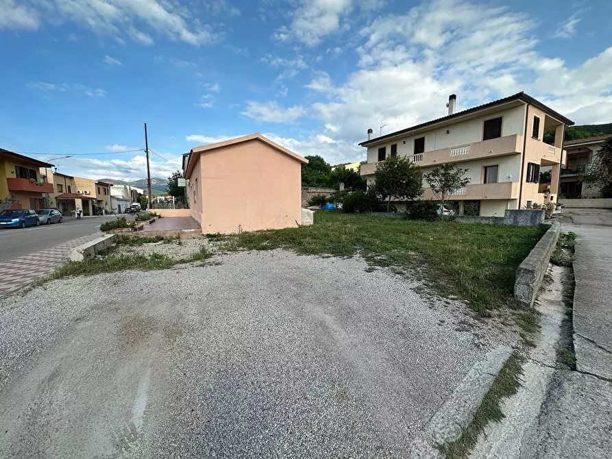Immagine 2 di Locale commerciale in vendita  in viale Sardegna a Badesi